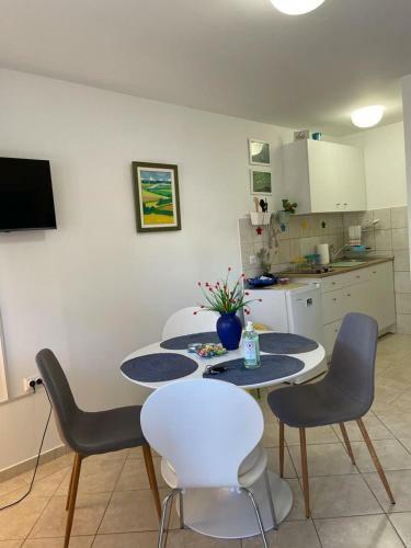 Hostal Apartments Pape