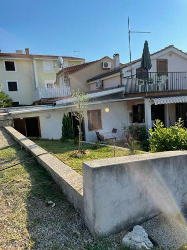 Hostal Apartments Pape