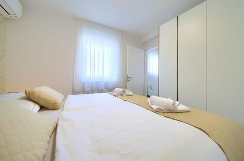 Apartment Crystal Aura 2