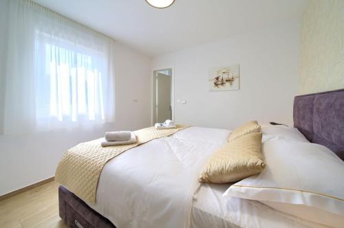 Apartment Crystal Aura 2