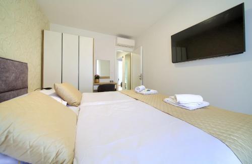 Apartment Crystal Aura 2