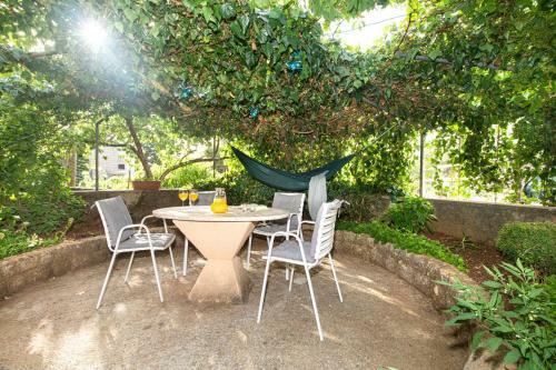 Hostal Apartments Tonica