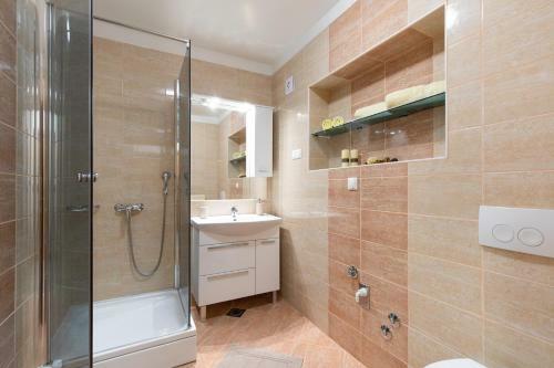 Hostal Apartments Tonica