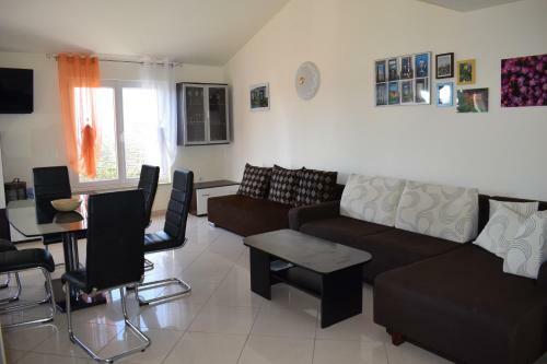 Apartment Vista Mare With Sea View