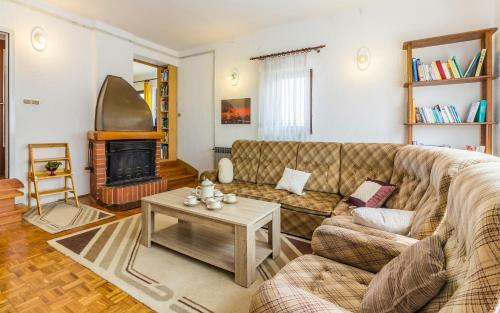 Three-bedroom Apartment Meden