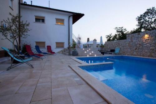 Family Apartments ?vob With Pool