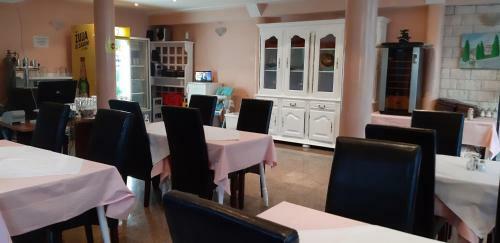 Hostal Apartmani I Restoran Stara Po?ta