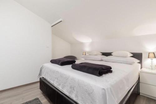Apartments With Wifi Novi Vinodolski - 5505