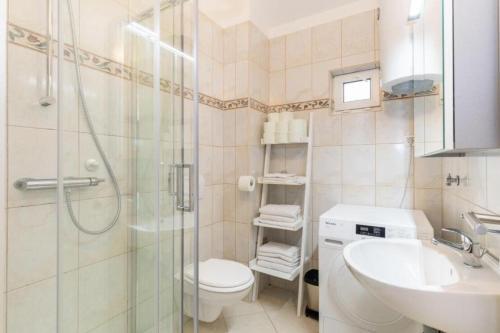 Apartments With Wifi Novi Vinodolski - 5505