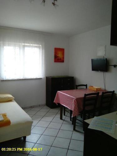 Apartments With A Parking Space Novi Vinodolski - 15292