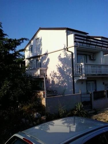 Apartments With A Parking Space Novi Vinodolski - 15292