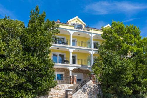 Palace Paulina Apartments
