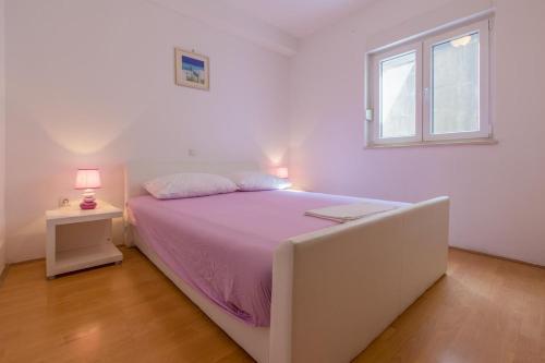 Apartments With A Parking Space Novi Vinodolski - 17359