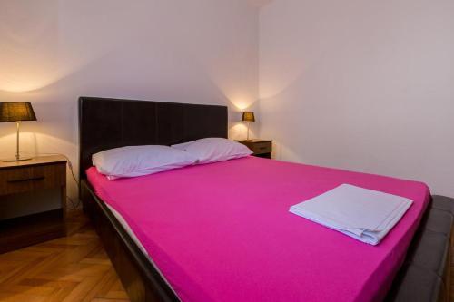 Apartments With A Parking Space Novi Vinodolski - 17359
