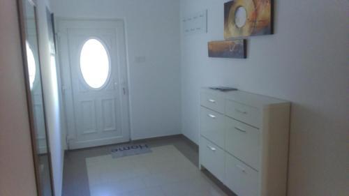 Apartments With A Parking Space Novi Vinodolski - 17359