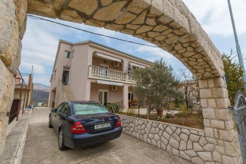 Apartments With A Parking Space Novi Vinodolski - 17359