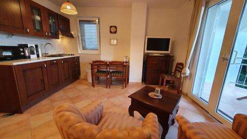 Sea Side Apartments 4*
