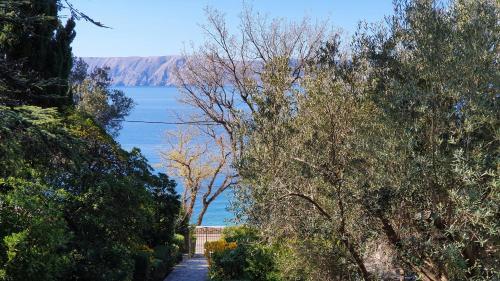 Sea Side Apartments 4*