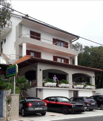 Hostal Villa Pintar