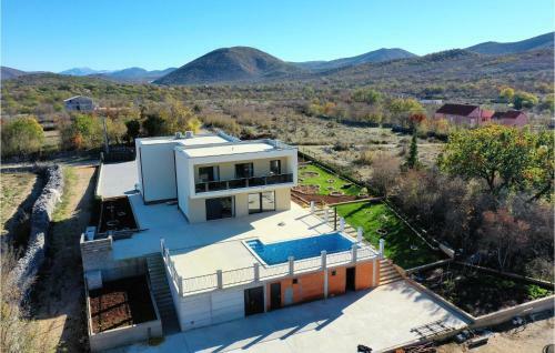 Awesome Home In Primorski Dolac With Sauna And 4 Bedrooms