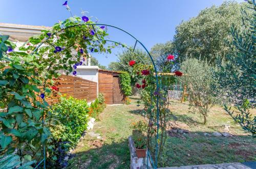 Dalmatian Village Charm - Spacious Villa With Pool Near Trogir