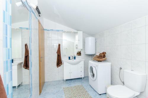 Dalmatian Village Charm - Spacious Villa With Pool Near Trogir