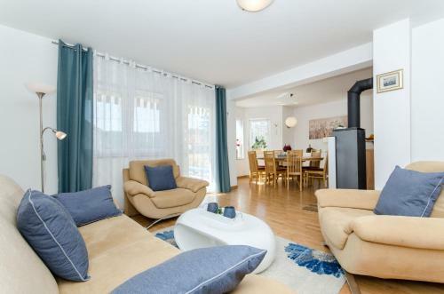 Dalmatian Village Charm - Spacious Villa With Pool Near Trogir