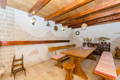 Dalmatian Village Charm - Spacious Villa With Pool Near Trogir