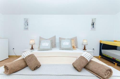 Dalmatian Village Charm - Spacious Villa With Pool Near Trogir