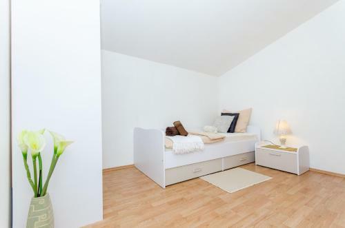 Dalmatian Village Charm - Spacious Villa With Pool Near Trogir