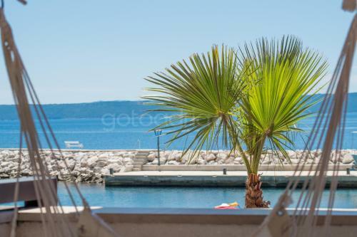 Seafront Apartment Mirta