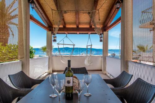 Seafront Apartment Mirta