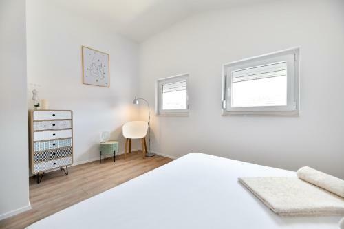 Modern Holiday Apartment "libra" With Swimming Pool