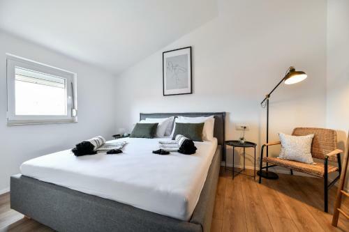 Modern Holiday Apartment "libra" With Swimming Pool
