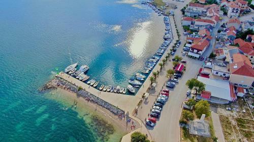 Modern Holiday Apartment "libra" With Swimming Pool