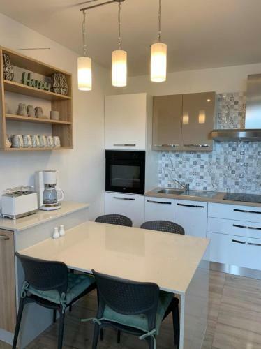 La Dolce Vita Apartments Unit 2