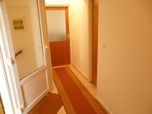 Apartment In Posedarje 37105