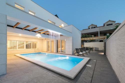 Beautiful Villa Symphony