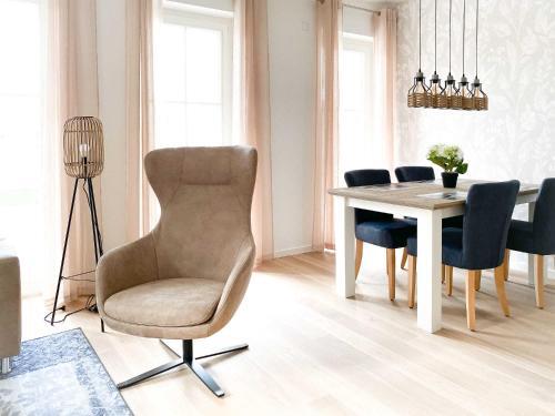 D�nenliebe, Apartment 12