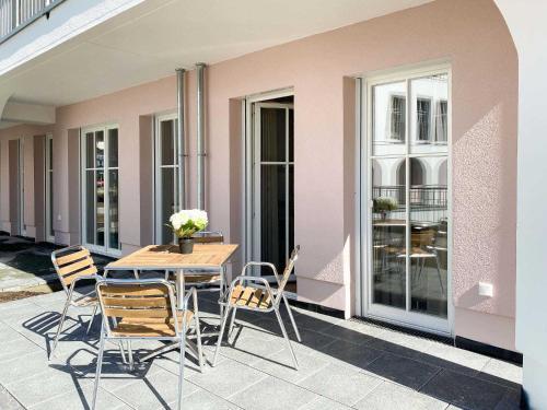 D�nenliebe, Apartment 12