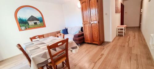 Apartment Anna 350m From The Beach