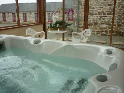Hotel Le Relais De Beaucemaine