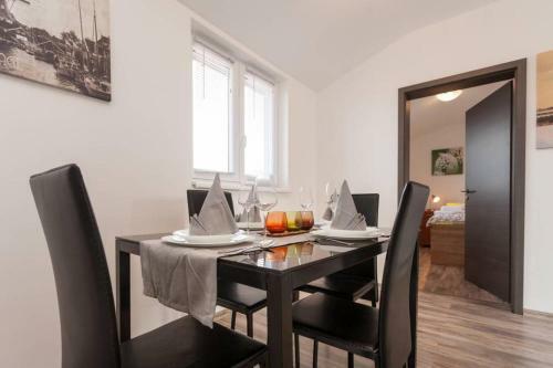 Apartments Lovri?