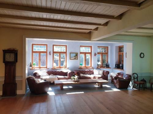 Ferienhaus Am Wasserturm F�r 6 Erwachsene Und 9 Kinder