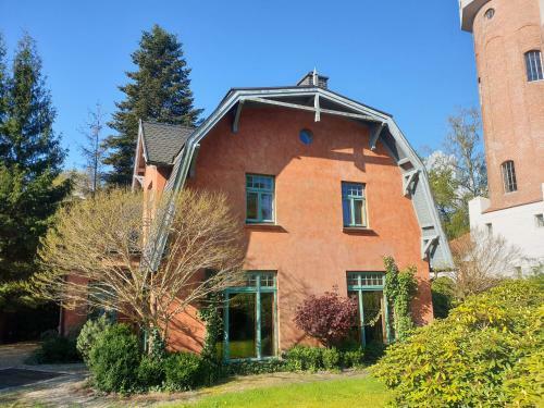 Ferienhaus Am Wasserturm F�r 6 Erwachsene Und 9 Kinder