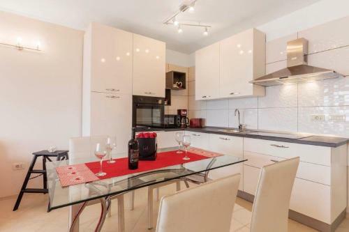 Apartment Dubravka Near The Sandy Beach
