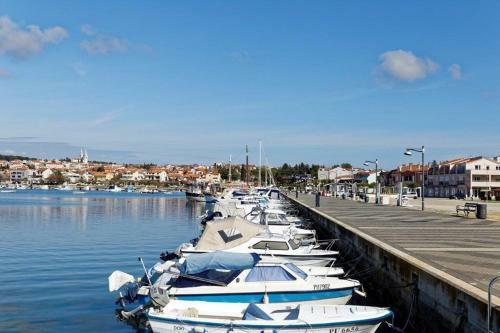 Apartment Dubravka Near The Sandy Beach