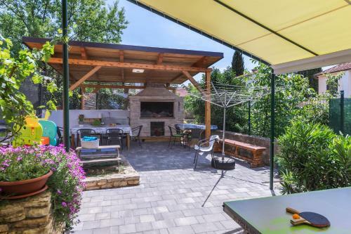 Villa Greenhouse Unna With Heated Pool
