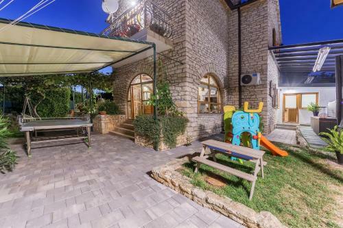 Villa Greenhouse Unna With Heated Pool