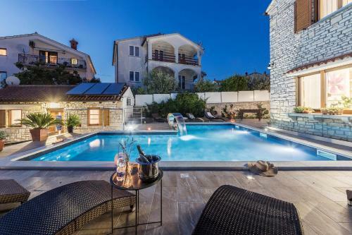 Villa Greenhouse Unna With Heated Pool